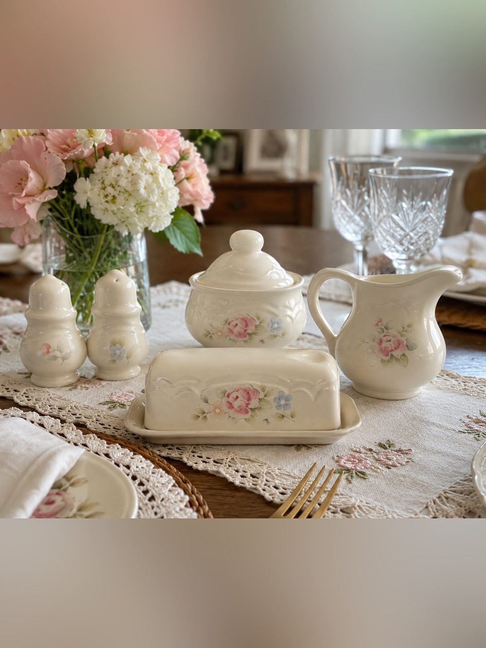 Pfaltzgraff Tea Rose Lidded Sugar Bowl Pink Blue Yellow Floral Vintage